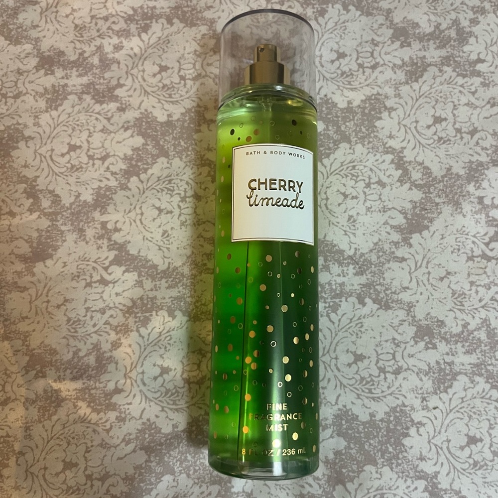 Cherry limeade from bath a body works🍒